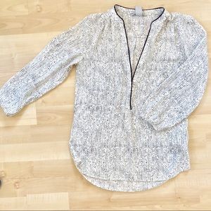 V-neck 3 quarter sleeve blouse